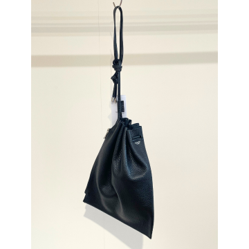 blancle shrink leather zip drawstrings bag   BLACK