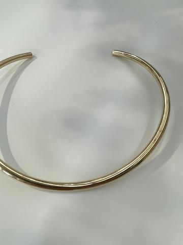 <img class='new_mark_img1' src='https://img.shop-pro.jp/img/new/icons14.gif' style='border:none;display:inline;margin:0px;padding:0px;width:auto;' />ensouk curve neck cuff  / goldEA065NGD