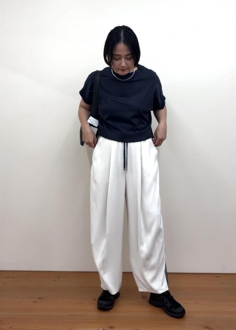 本日のみayane サイドラインバレルレッグパンツ　新品タグ付き36サイズ ayane】サイドラインバレルレッグパンツ（855749） | FORME Base STORE