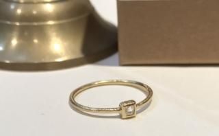 Laboratoriumsquare stone ring