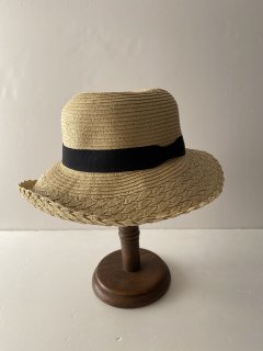 DIGNITYElegant Braid Hat