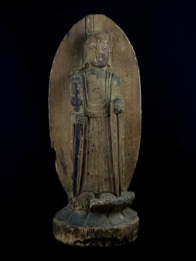 Ħʩ / Wooden Statue of Buddha
