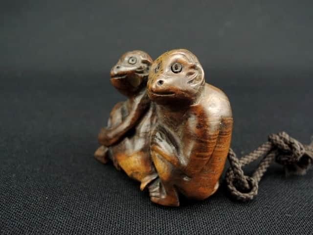 『髑髏を持つチンパンジー』 根付 　　（緒締め /帯留め /Netsuke） Items under 980 US$ － Netsuke｜SAGEMONOYA