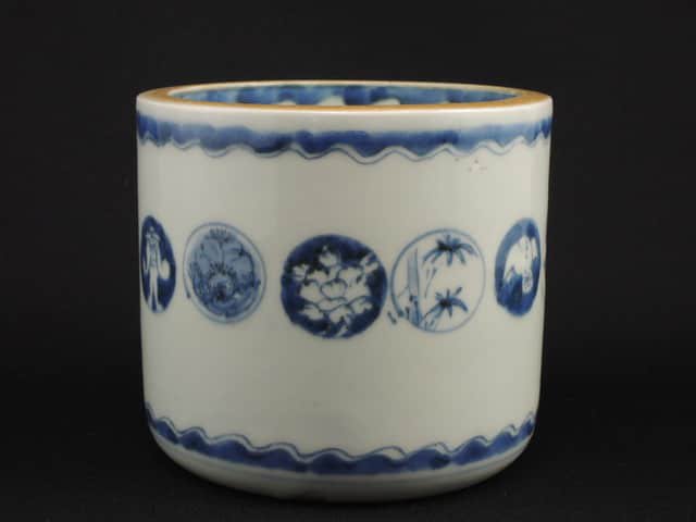 伊万里染付丸文火入 / Imari Blue & White 'Hiire' Pot with the pattern of 'Marumon'