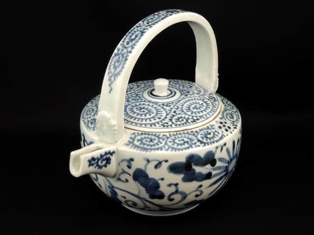 伊万里染付蛸唐草文銚子 / Imari Blue and White 'Sake' Pourer with the picture of 'Takokarakusa' pattern