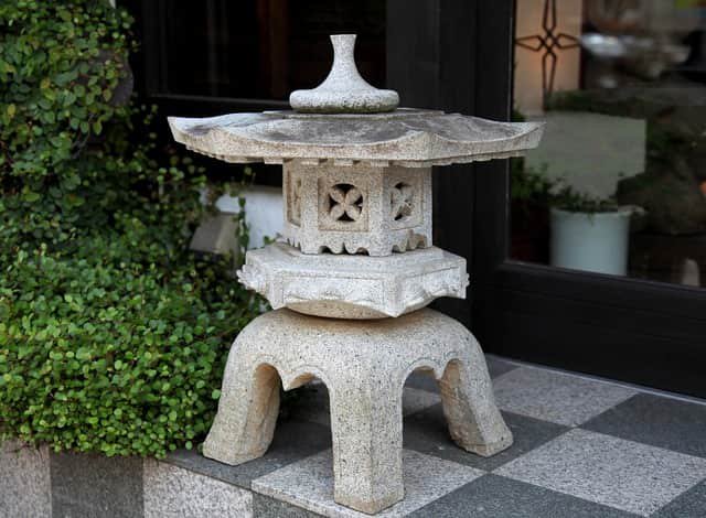 石灯籠 / Stone Lantern