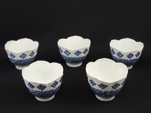 Τ˹ʸա޵ / Imari Blue & White Bell-flower shaped 'Mukouduke' Cups  set of 5