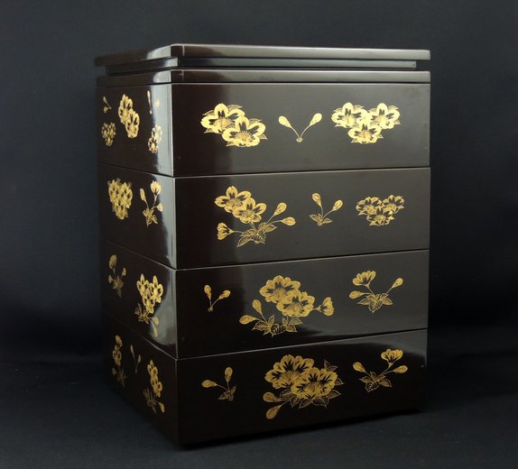 Ȣ / Black-lacquered 'Jubako' Food Boxes with 'Chinkin Makie' of Cherry blossoms
