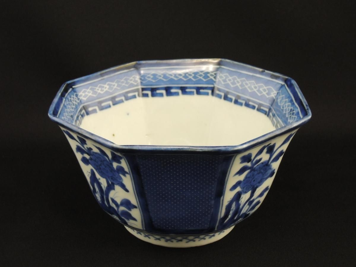 伊万里、染め付け、麒麟図、八角鉢 伊万里、染め付け、麒麟図、八角鉢 古伊万里 伊万里 染付 麒麟の