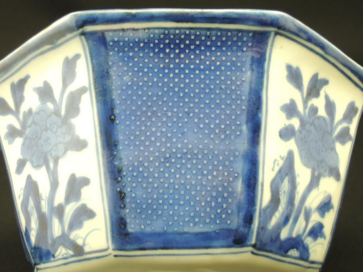 伊万里染付牡丹文八角鉢 / Imari Octagonal Blue & White Bowl