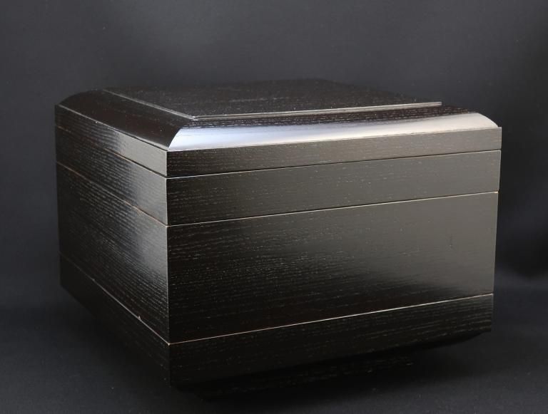 ɶ￩ƷȢ / Black-lacquered 'Jubako' Food Boxes