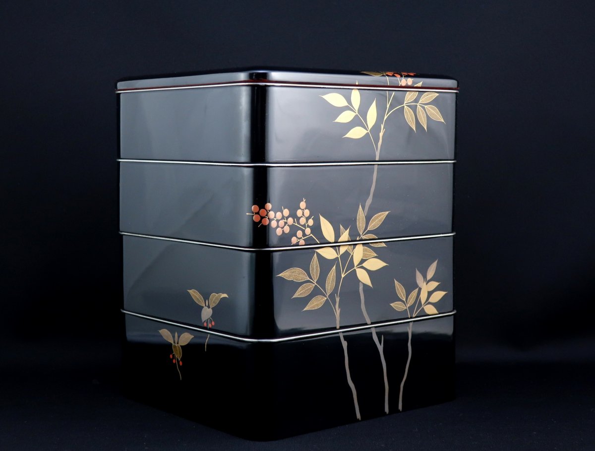 黒塗南天蒔絵重箱 / Black-lacquered 'Jubako' Food Boxes - OKURA 