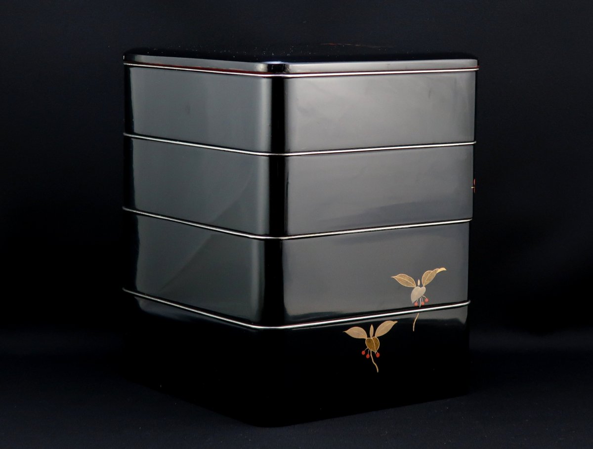 黒塗南天蒔絵重箱 / Black-lacquered 'Jubako' Food Boxes - OKURA 