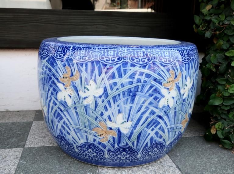 Τʸȭ / Imari Large Hibachi with the picture of Orchid  