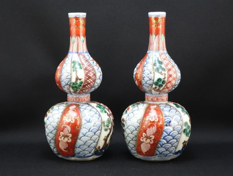 ëɻ / Kutani Gourd-shaped Plychrome Sake Bottles  set of 2