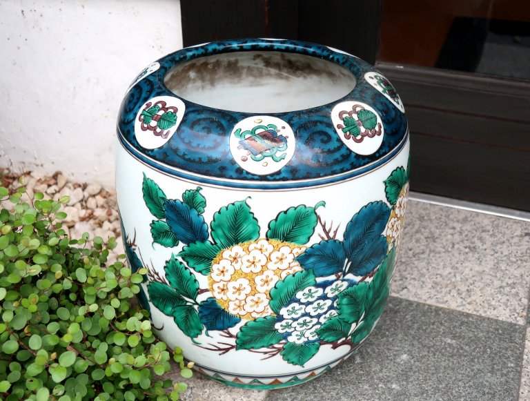 九谷紫陽花文手あぶり / Kutani Small Hibachi Pot with the picture of Hydrangeas