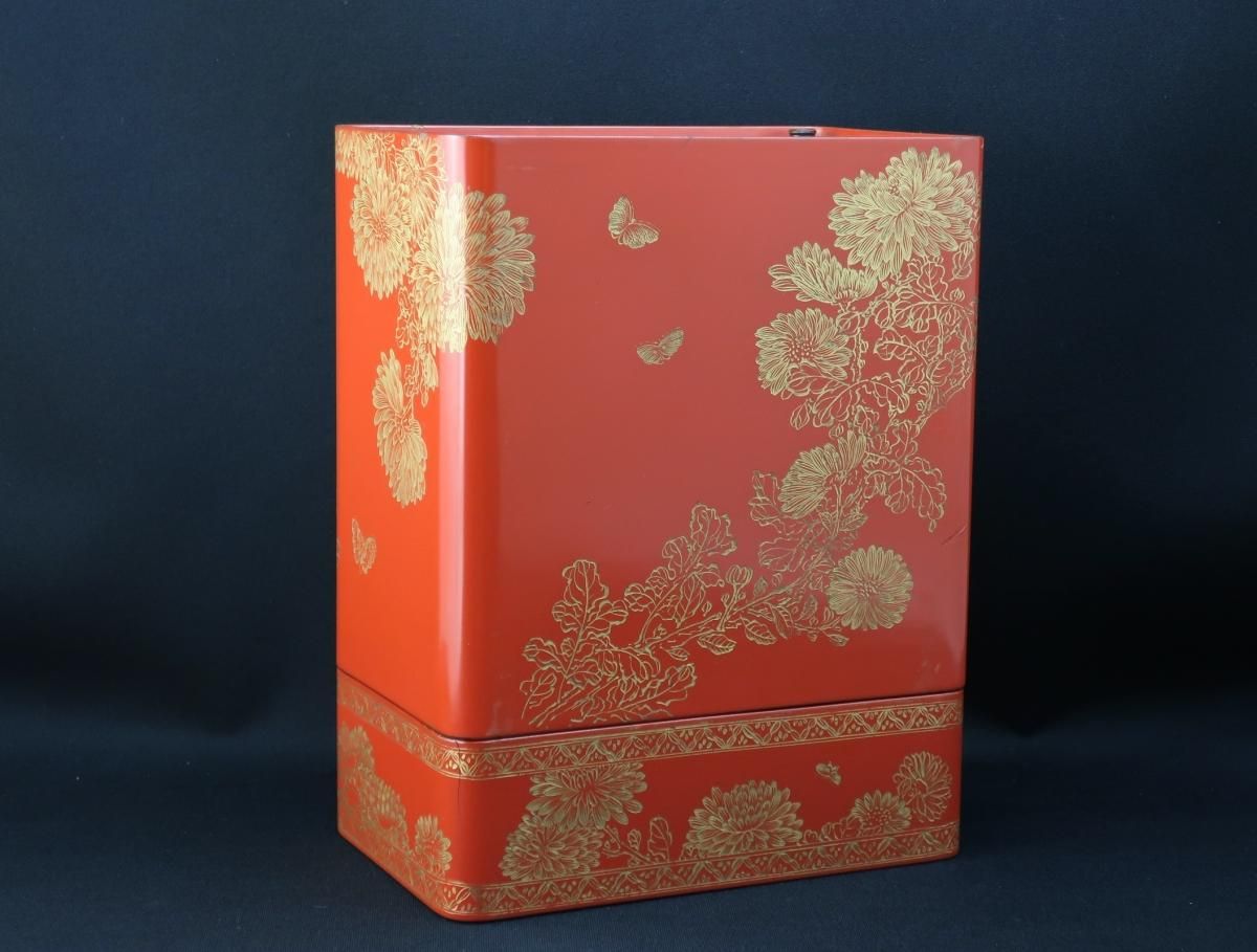 朱塗沈金菊花蒔絵花見重 / Red-lacquered Bento Set 'Chinkin