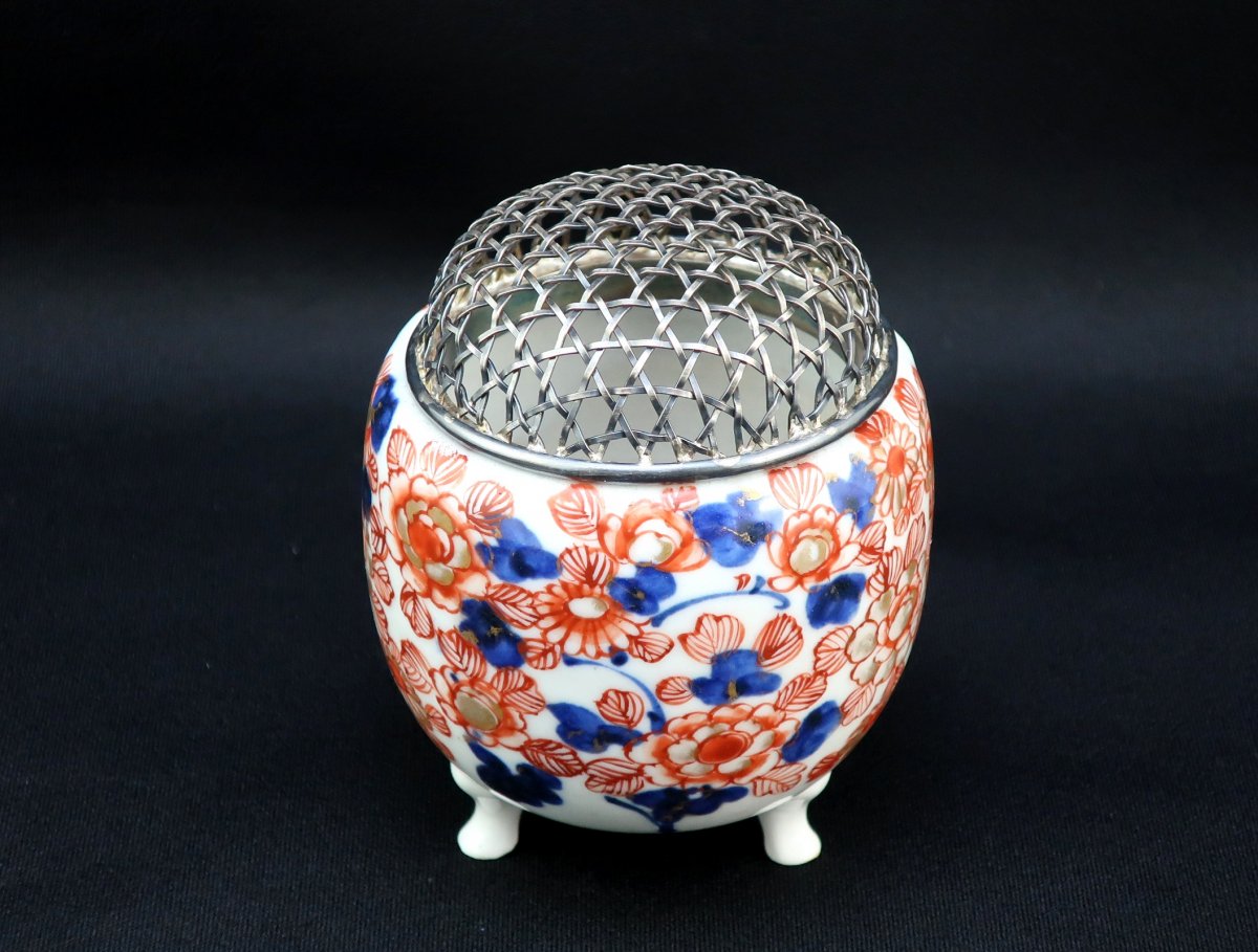 伊万里色絵菊牡丹文香炉（純銀火屋） / Imari Plychrome Incense Burner with Pure Siver Mesh  Chimney - OKURA ORIENTAL ART / 大蔵オリエンタルアート