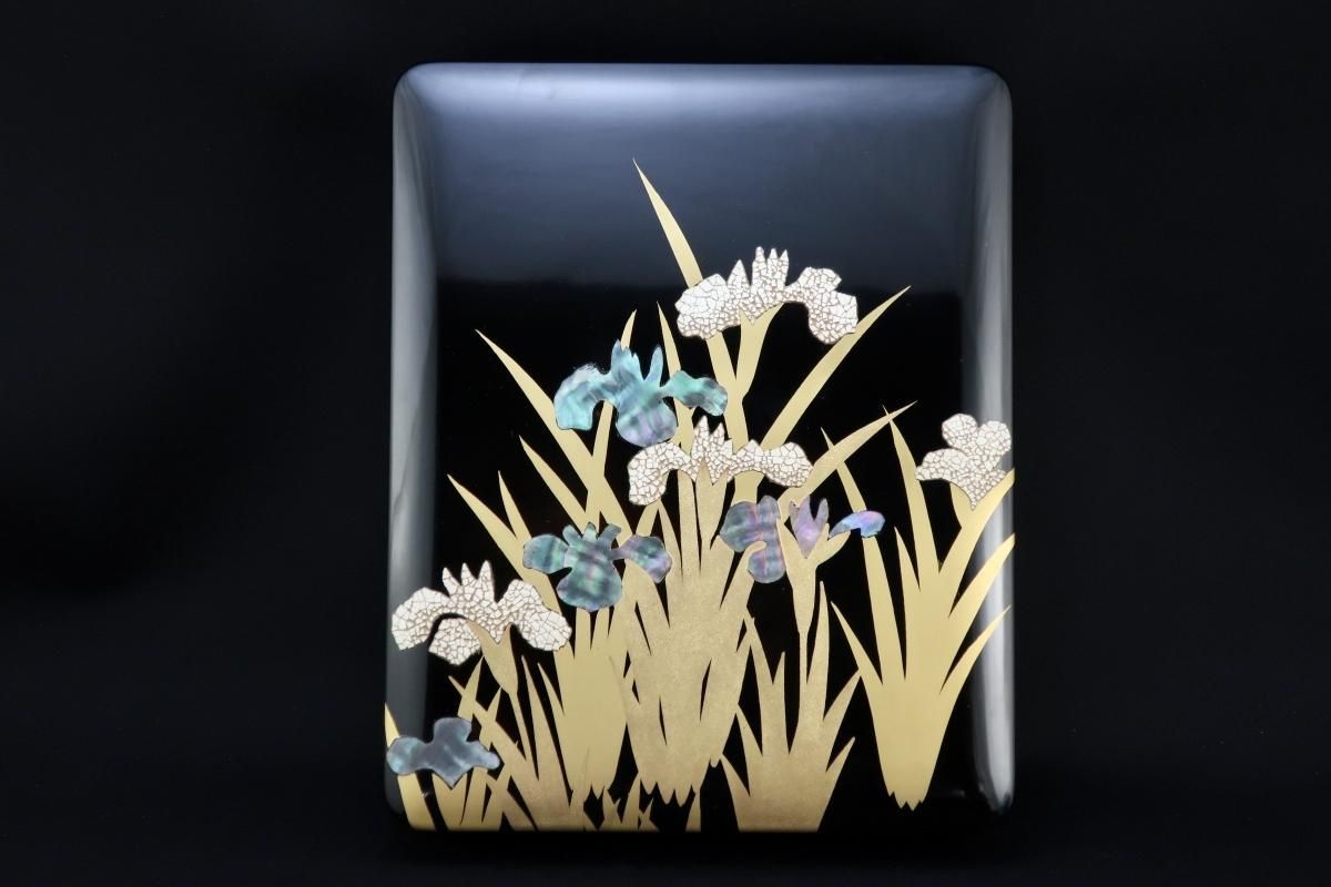 黒塗菖蒲蒔絵文箱 / Black Lacquered Stationery Box with Makie 黒塗菖蒲蒔絵文箱 / Black Lacquered Stationery Box with Makie