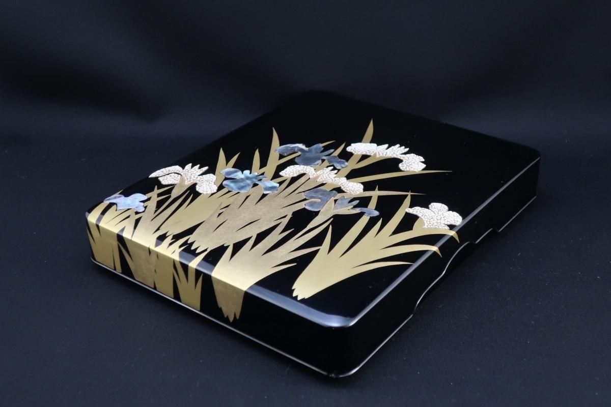 黒塗菖蒲蒔絵文箱 / Black Lacquered Stationery Box with Makie