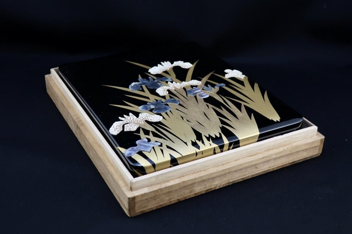 黒塗菖蒲蒔絵文箱 / Black Lacquered Stationery Box with Makie