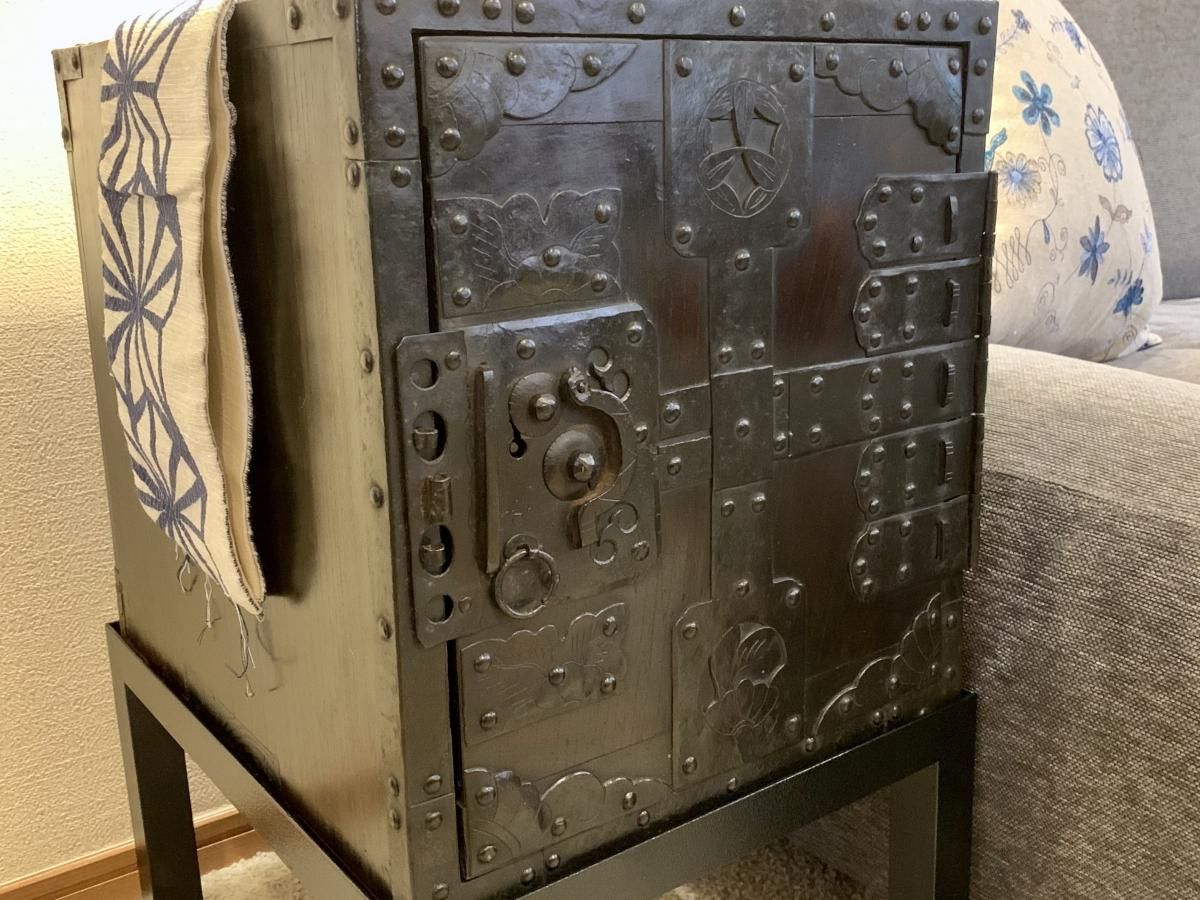 船箪笥 船箪笥（鉄脚付） / Sea Chest (Safe) with Iron legs - OKURA