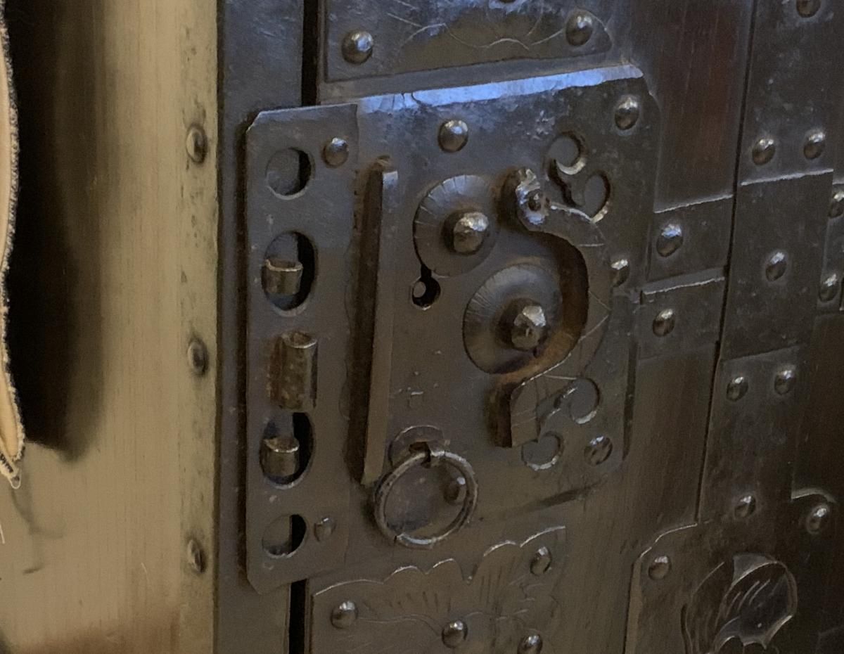 船箪笥（鉄脚付） / Sea Chest (Safe) with Iron legs - OKURA