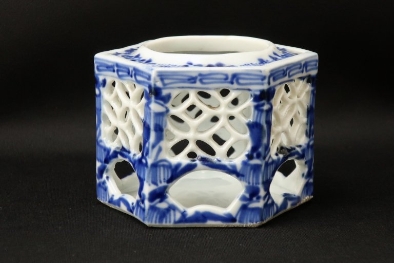伊万里染付透かし盃台 / Imari Blue & White ’Haidai' Sake cup Holder
