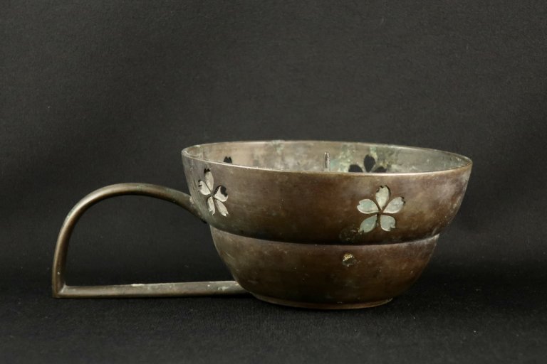 銅器桜透かし文手燭 / Bronze Cup-shaped Candle Holder