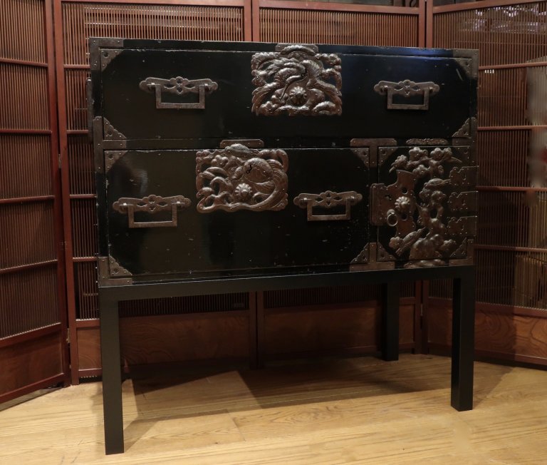 ɾýڥ󥽡 / Black Lacquered Shonai Tansu Console