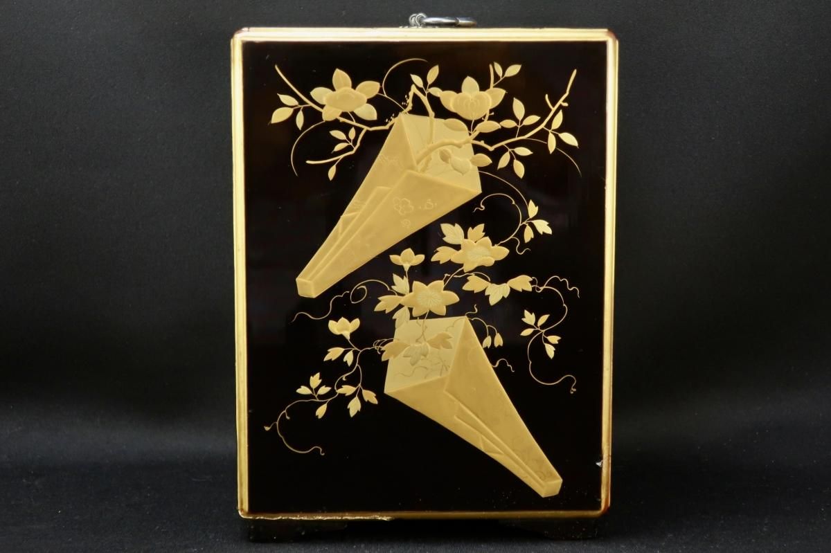 黒塗熨斗草花蒔絵菓子箪笥 / Bleck-lacquered Tansu for Sweet