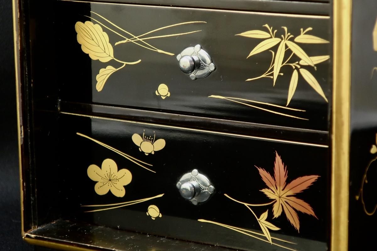 茶箪笥・輪島塗 黒漆塗＜草花ゑ・蒔絵 螺鈿＞＜指し物師作り＞飾り棚 19430