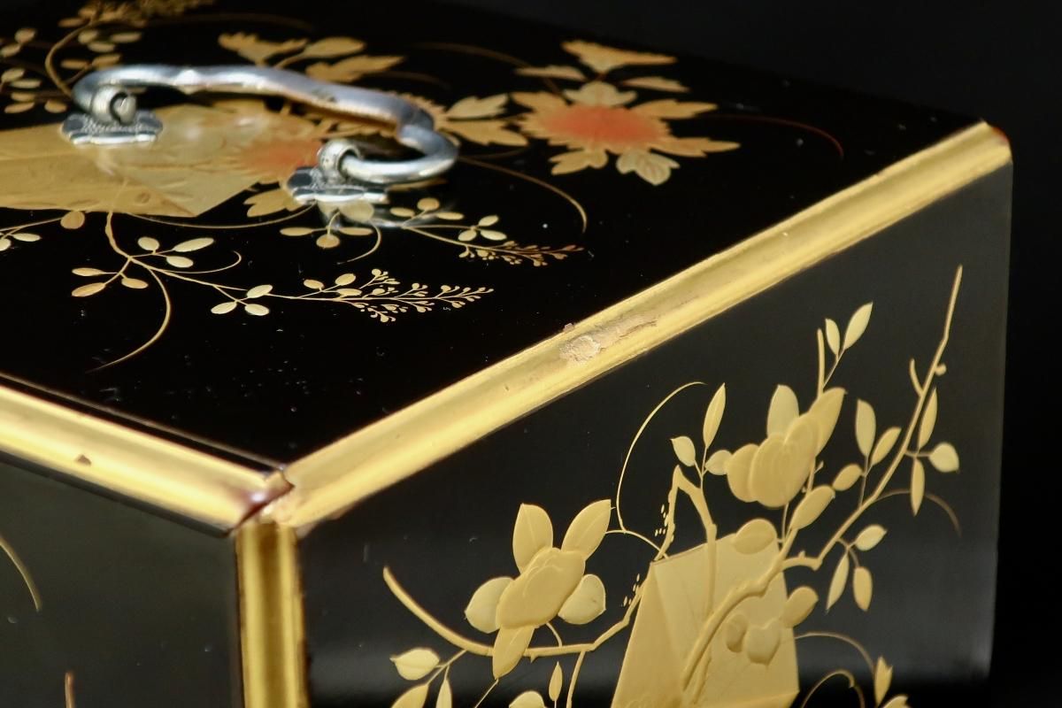 黒塗熨斗草花蒔絵菓子箪笥 / Bleck-lacquered Tansu for Sweet 黒塗熨斗草花蒔絵菓子箪笥 / Bleck-lacquered Tansu for Sweet