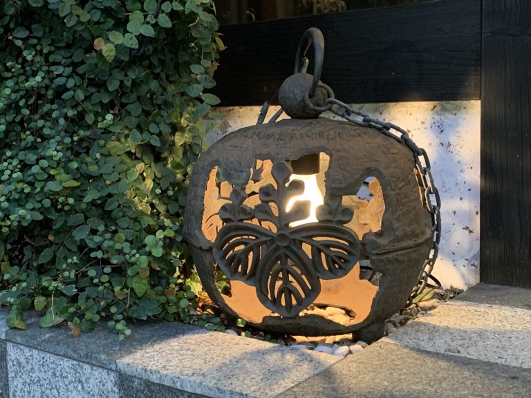 ŴƩ / Iron Hanging Lantern with the decoration fo Paulownia