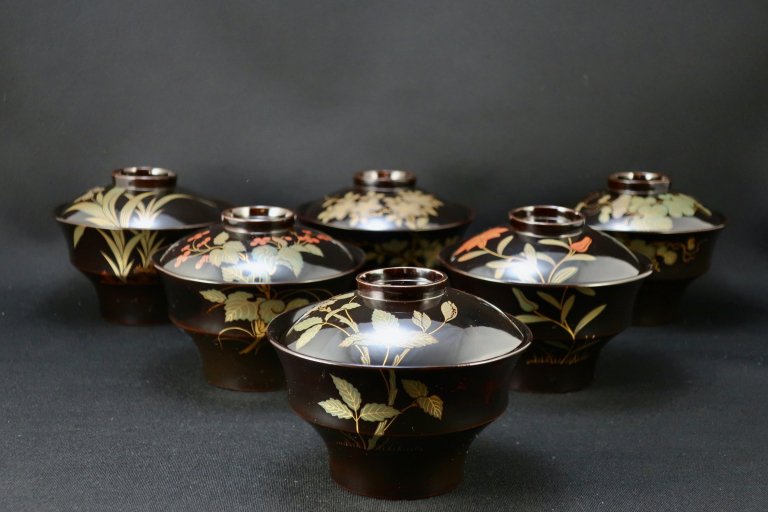 黒塗草花図変蒔絵小吸物椀　六客組 / Small Black-Lacquered Soup Bowls with Lids  set of 6