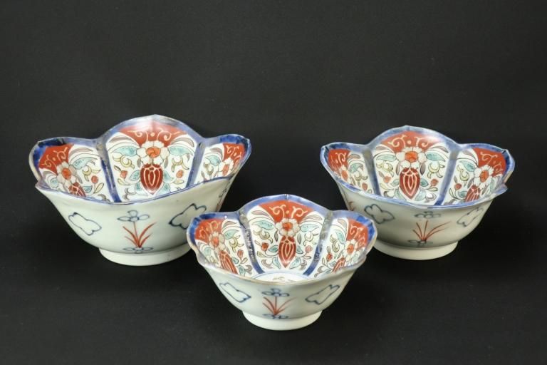 Τ˹ȭ / Imari Polychrome Bell-flower-shaped Bowls  L/M/S  set of 3