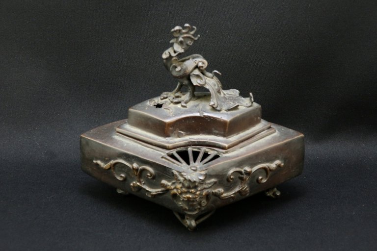 銅器鳳凰扇型香炉 / Bronze Fan-shaped Incense Burner with the decoration of Phoenix