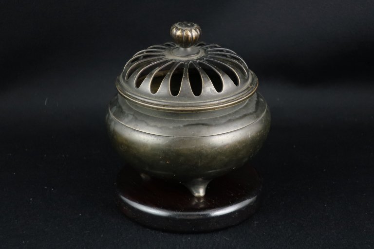 Ƽϧա / Bronze Incense Burner with Round Wooden Stand