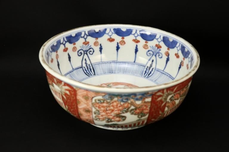 Τʸȭ / Imari Polychrome Bowl with the picture of Cherry blossoms 