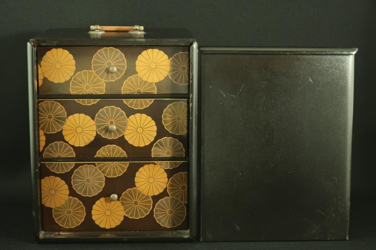 黒塗菊蒔絵菓子箪笥 / Black-lacquered Tansu for Sweet - OKURA 黒塗菊蒔絵菓子箪笥 / Black-lacquered Tansu for Sweet - OKURA