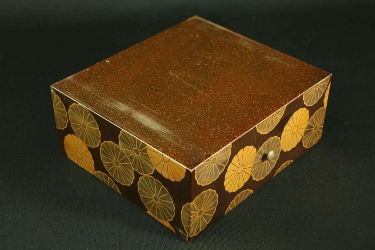 黒塗菊蒔絵菓子箪笥 / Black-lacquered Tansu for Sweet - OKURA