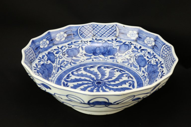 伊万里染付牡丹文大鉢 / Imari Large Blue & White Bowl with the pattern of Peonies