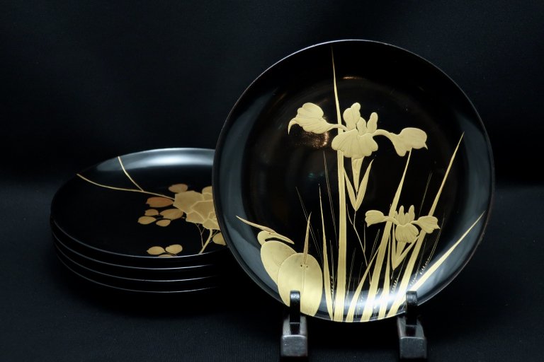 黒塗花鳥文図変蒔絵六寸皿　五枚組 / Black-lacquered Plates with 'Makie' picture of Bird & Flowers  set of 5