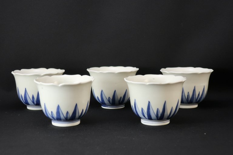伊万里染付桔梗形石榴文向付　五客組 / Imari Blue & White Bell-flower-shaped 'Mukoduke' Cups  set of 5
