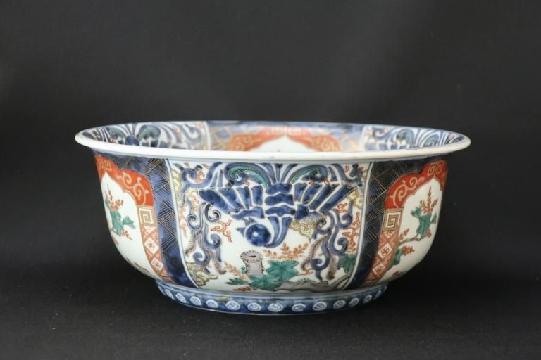 Τ˱ʸȭ / Imari Large Polychrome Bowl with the picture of Phoenixes and Paulownia tree