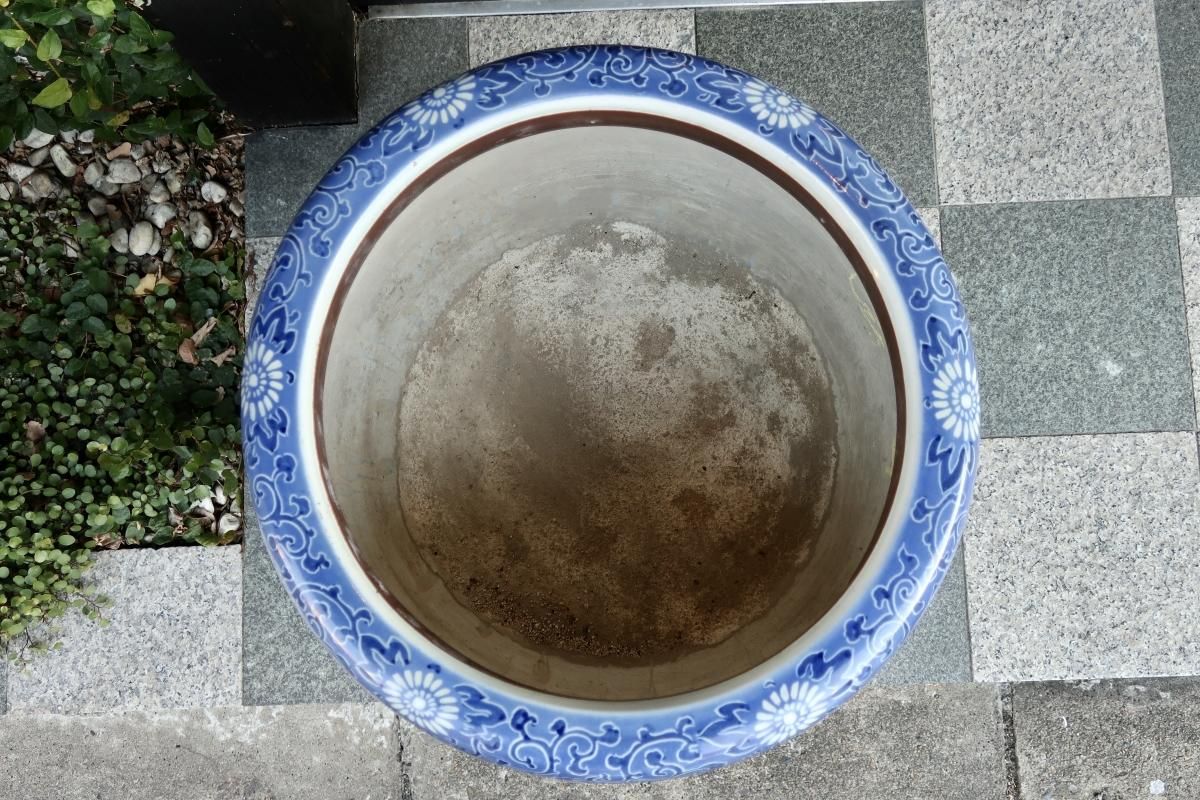 瀬戸染付草花文大火鉢 / Seto Large Blue & White Hibachi