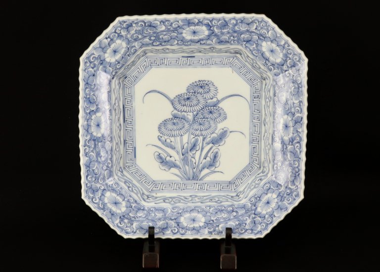 伊万里線描染付菊花文隅切角皿 / Imari Large Blue & White Square Plate with the picture of Chrysanthemum flowers