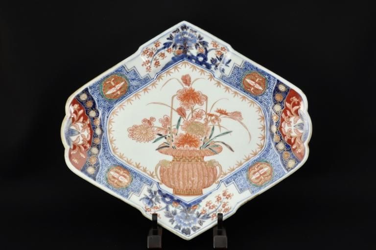 伊万里色絵花籠手変形大皿 / Imari Large Polychrome Plate with the picture of Flower Basket