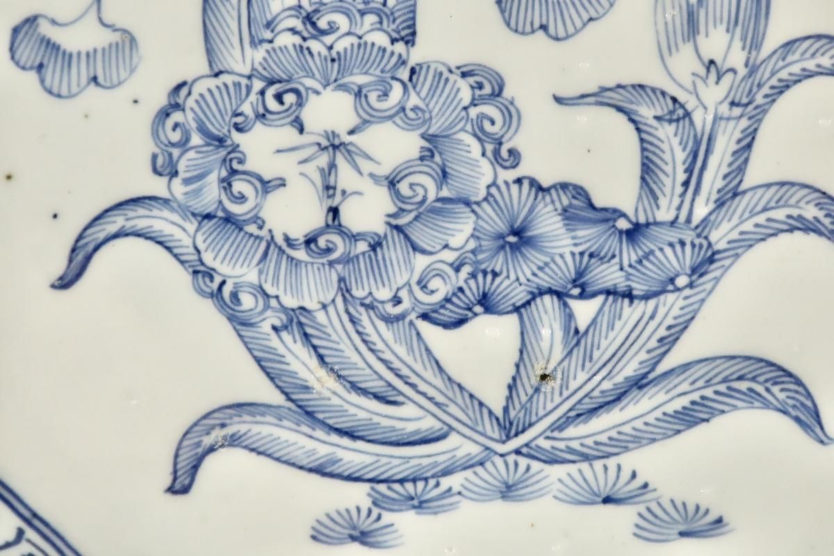 伊万里線描染付菊花文隅切角皿 / Imari Large Blue & White
