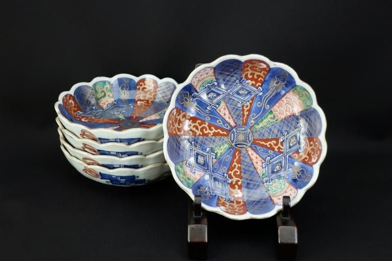 ΤƲַʤޤ / Imari Polychrome Chrysanthemum-flower-shaped 'Namasu' Bowls. set of 5